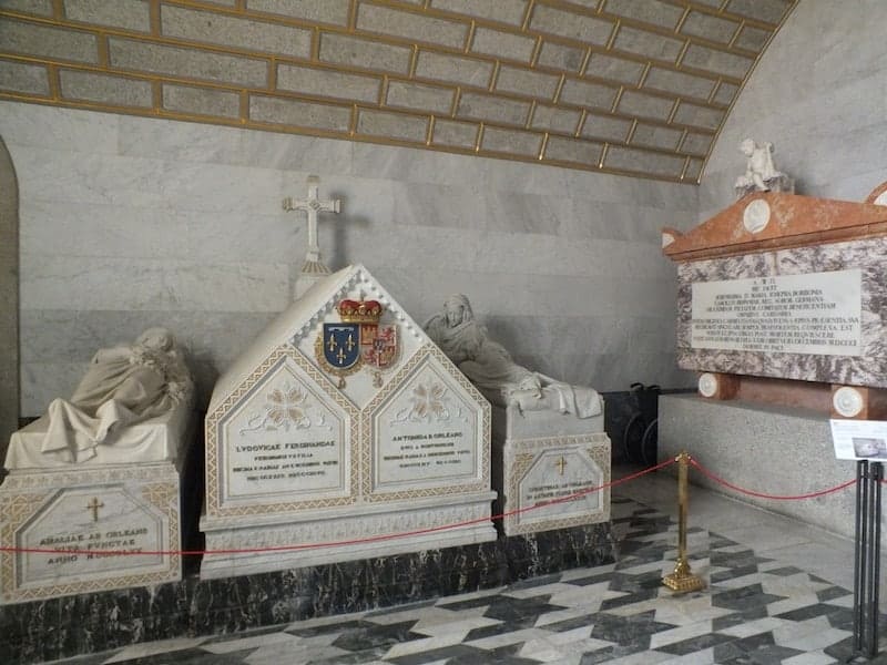 tombs in El escorial