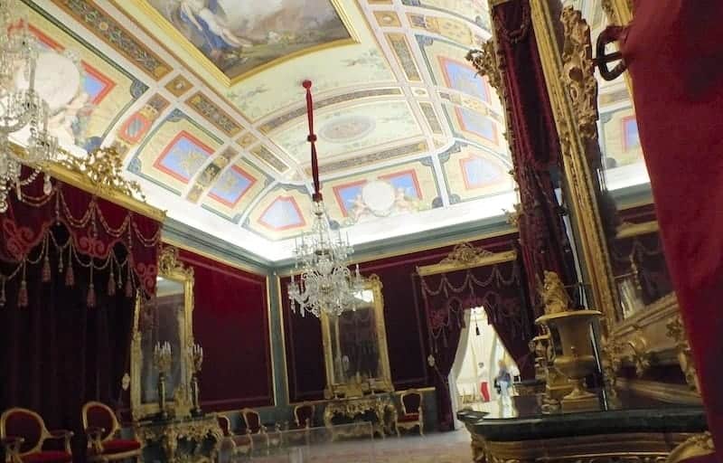 Guided tour into the Royal Palace of Aranjuez from Madrid