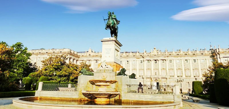 Plaza de Oriente - estatua ecuestre 