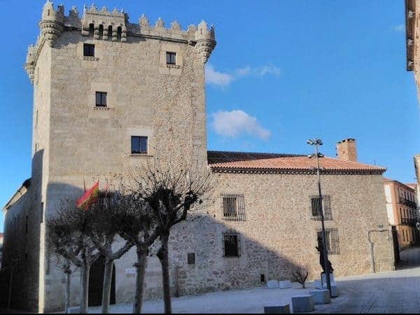 Guzmanes Tower
