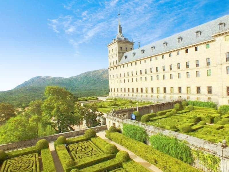 El Escorial fachada y jardines